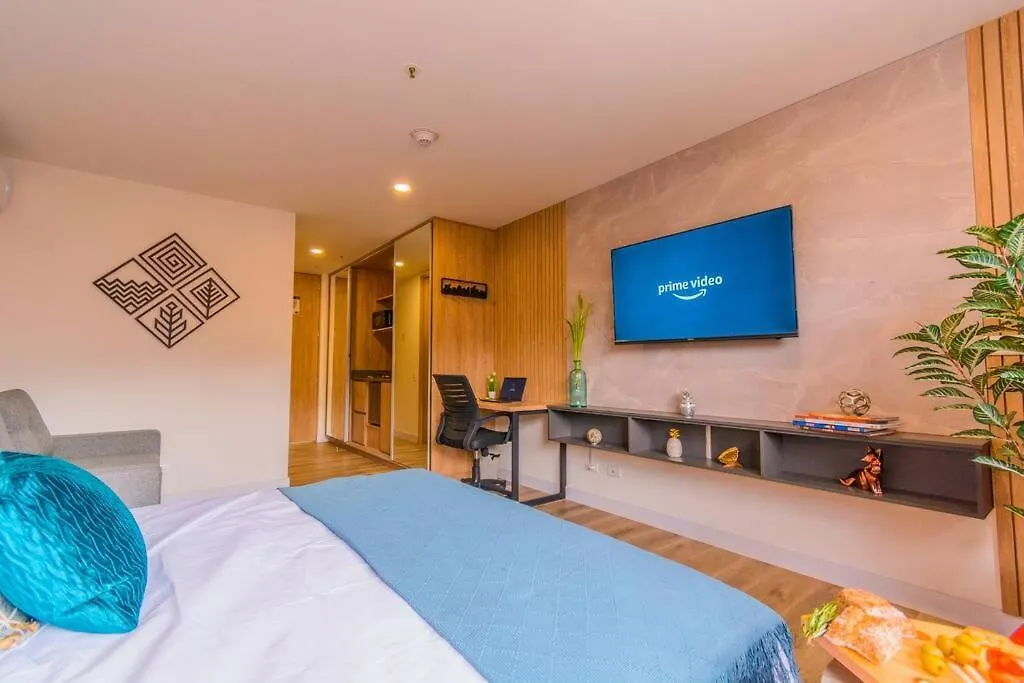 Beautiful Suite In El Poblado, Coworking, Fast Wifi Medellin Apartment
